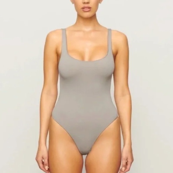 NWT SKIMS Essentials Scoop Neck Bodysuit in Slate size 4X/5X - Picture 1 of 5